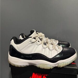 Jordan 11 Iridescent low Size 12